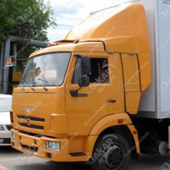 Спойлер на КамАЗ желтый без спальника с боковыми Спойлер на КамАЗ желтый без спальника с боковыми